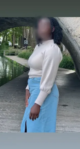 Amira, 20