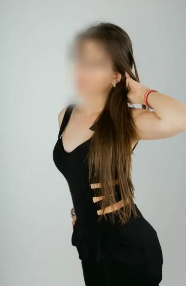 Ayse, 28