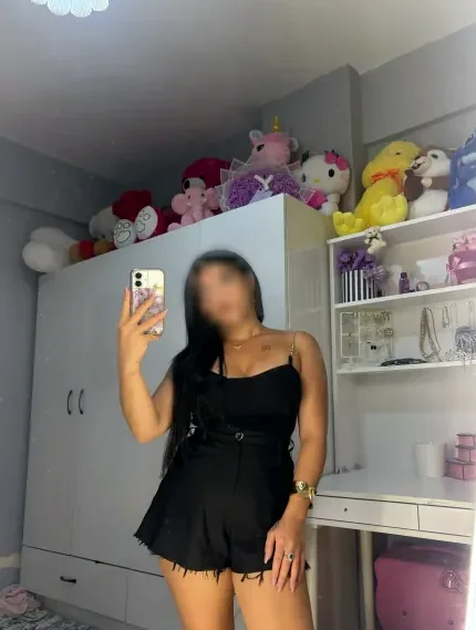 Emma, 27