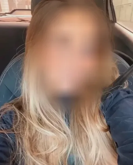 Lilly, 27