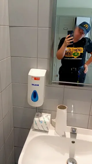 Maike, 24