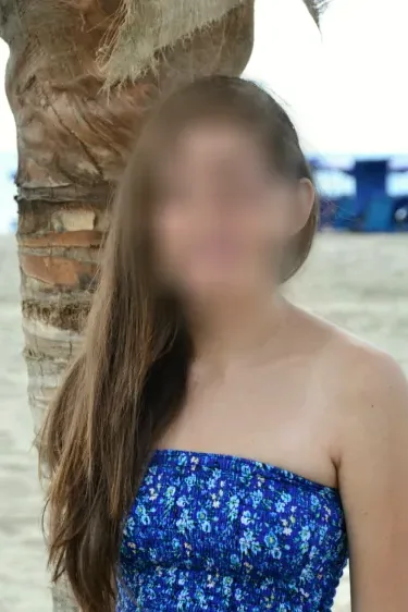 Mia, 28