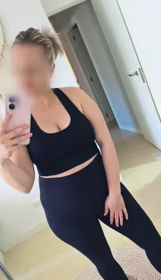 Nicole, 36