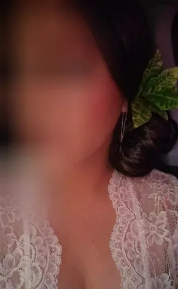 Özlem, 35