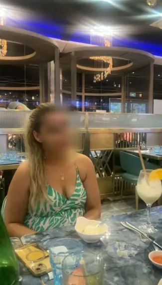 Rebecca, 40